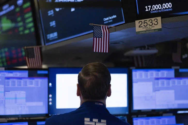 Wall Street cierra en verde con el S&P 500 en un nuevo máximo histórico