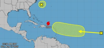 Huracán Erin, degradado este domingo a categoría 3, azota el Caribe con lluvias
