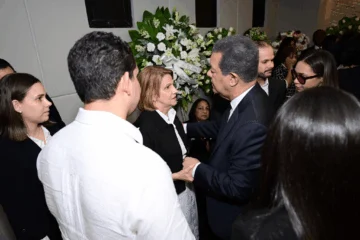  El expresidente Leonel Fernández, líder de Fuerza del Pueblo, partido en el que militaba José Rafael Lantigua, ofrece las condolencias a la famila del intelectual fallecido.