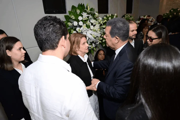  El expresidente Leonel Fernández, líder de Fuerza del Pueblo, partido en el que militaba José Rafael Lantigua, ofrece las condolencias a la famila del intelectual fallecido.