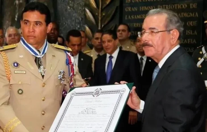 jpg-El-mayor-general-del-Ejercito-Adan-Caceres-Silvestre-jefe-del-Cuerpo-de-Ayudantes-Militares-de-la-Presidencia-de-la-Republica-durante-la-gestion-de-Danilo-Medina-728x466