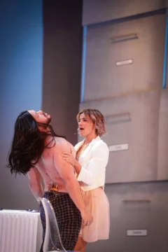 Lo feo de ser bello &#8211; Reseña de “Feo Yo”
