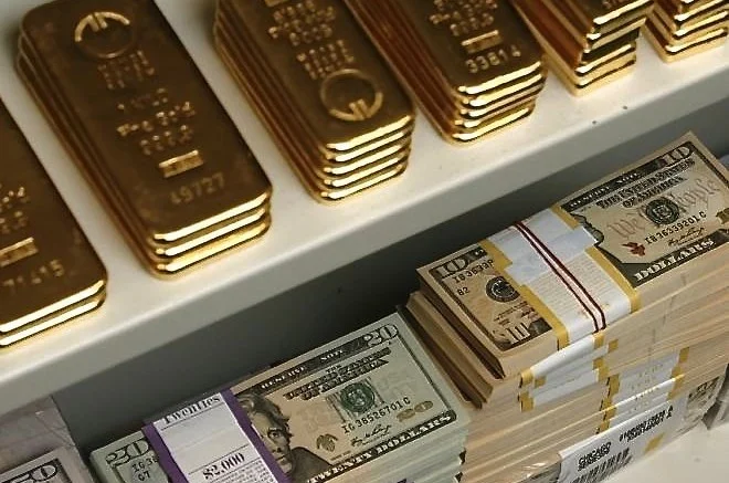 La plata y el oro suben, apoyados en debilidad del dólar e incertidumbres La plata y el oro suben, apoyados en debilidad del dólar e incertidumbres