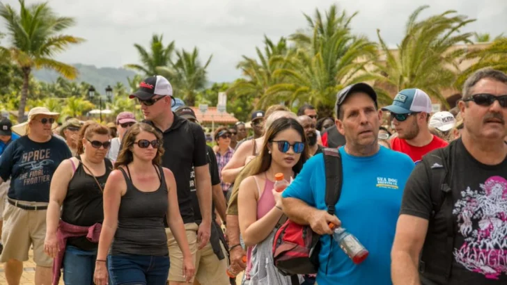 Turistas de Norteamérica siguen liderando visitas a RD, pero con cifras a la baja