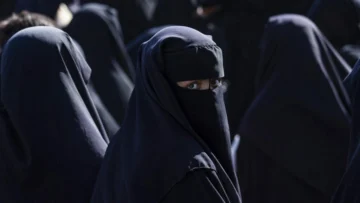 Un tribunal francés encarcela a tres mujeres por unirse al yihadista Estado Islámico en Siria Un tribunal francés encarcela a tres mujeres por unirse al yihadista Estado Islámico en Siria