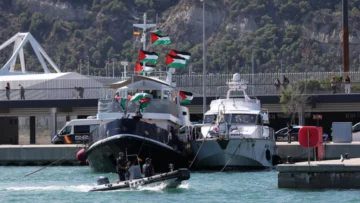 Una flotilla con ayuda para Gaza dice que fue impactada por un dron cerca de Túnez Una flotilla con ayuda para Gaza dice que fue impactada por un dron cerca de Túnez