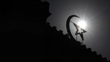 Descubren cabezas de cerdo frente a varias mezquitas de la región parisina Descubren cabezas de cerdo frente a varias mezquitas de la región parisina