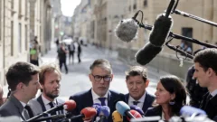 Socialistas y ecologistas se van de Matignon con las manos vacías tras reunirse con Lecornu
