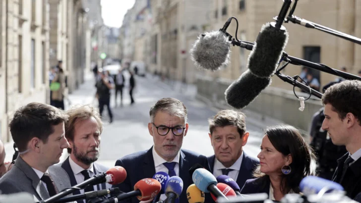 Socialistas y ecologistas se van de Matignon con las manos vacías tras reunirse con Lecornu