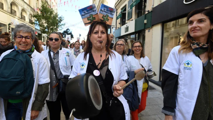Jornada de protestas y huelgas en Francia contra los recortes del presupuesto