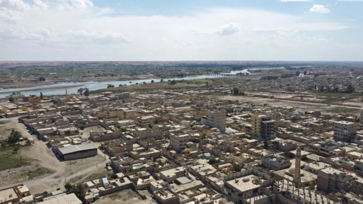 En la ciudad siria de Raqqa, activistas pro transición denuncian la represión de las autoridades kurdas