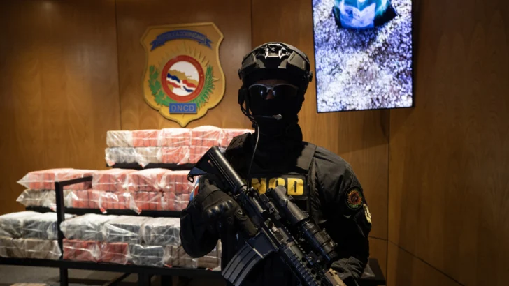 Embarcación bombardeada por ejército de EE.UU. transportaba mil kilos de presunta cocaína Embarcación bombardeada por ejército de EE.UU. transportaba mil kilos de presunta cocaína
