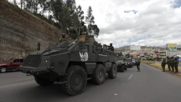 Un manifestante muerto, doce militares heridos y 17 retenidos durante las protestas en Ecuador Un manifestante muerto, doce militares heridos y 17 retenidos durante las protestas en Ecuador