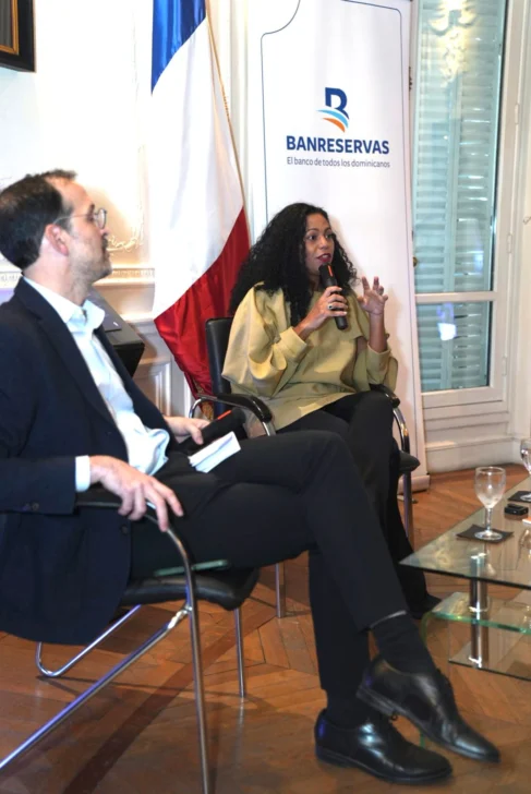 Banreservas y Embajada Dominicana en Francia celebran conversatorio con Melissa Roedán