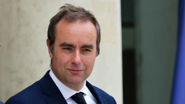 Macron nombra al ministro de Defensa Sébastien Lecornu como el nuevo premier del país