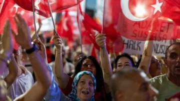 En Turquía, el partido opositor CHP lucha por su supervivencia política