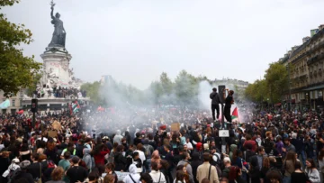 Más de 400 detenidos y 175.000 participantes en protestas Bloqueemos todo en Francia