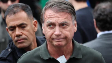 Bolsonaro es trasladado a un hospital por emergencia, su segundo ingreso médico tras ser condenado