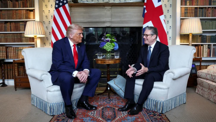 La visita de Trump a Reino Unido entrelaza política y negocios en su encuentro con Starmer