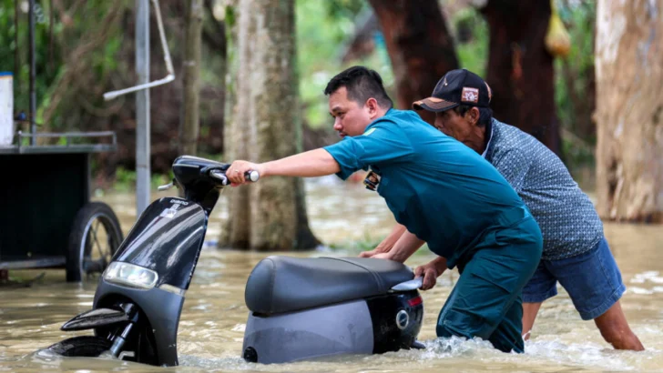 El paso del tifón Bualoi por Vietnam deja decenas de muertos y desaparecidos