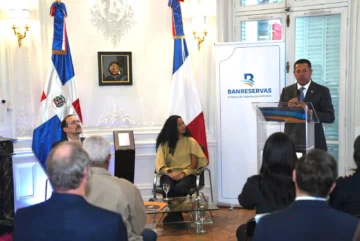 Banreservas y Embajada Dominicana en Francia celebran conversatorio con Melissa Roedán