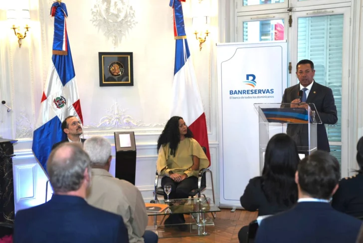 Banreservas y Embajada Dominicana en Francia celebran conversatorio con Melissa Roedán