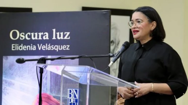 Elidenia Velásquez presenta poemario 