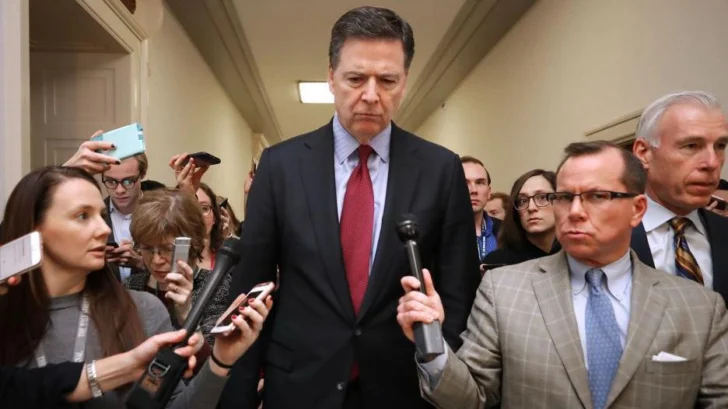 El Departamento de Justicia de EE.UU. imputa al exdirector del FBI James Comey, quien investigó a Trump por supuestos vínculos con Rusia