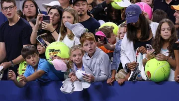El hombre que causó indignación al arrebatarle una gorra a un niño en el Abierto de EE.UU. de tenis se disculpa