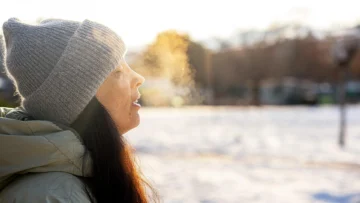La sencilla prueba que te permite conocer la edad de tus pulmones (y cómo mejorar su salud)