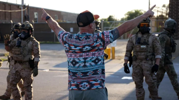 Me quedé paralizado: el asedio de Trump en Chicago hunde en el terror a los migrantes