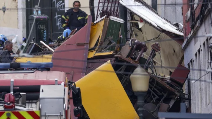 Al menos 15 muertos y varios heridos en el descarrilamiento de un funicular en Lisboa