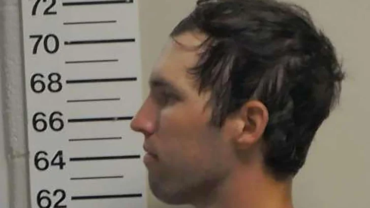 'Mira debajo del teclado': los mensajes con los que Tyler Robinson le confesó a su pareja que había disparado contra Charlie Kirk