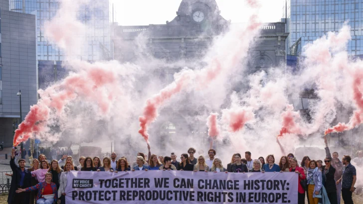 Comisión Europea estudiará una iniciativa para garantizar el aborto seguro en la UE
