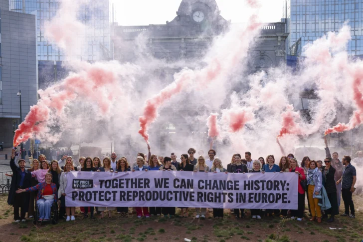 Comisión Europea estudiará una iniciativa para garantizar el aborto seguro en la UE