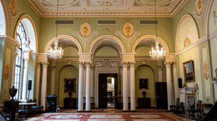 Cómo es el centenario edificio de Londres que guarda 400.000 lingotes de oro, incluyendo numerosos que pertenecen a Venezuela y están en disputa con Reino Unido