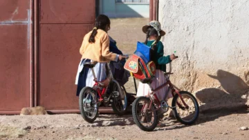 El legislativo de Bolivia prohíbe el matrimonio infantil: 