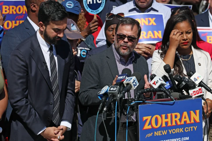 Senador de Nueva York llama a combatir a Trump, 'el presidente más racista'