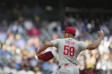 Dominicano Jhoan Durán se luce en triunfo de Filis sobre Mets
