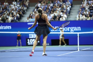 Sabalenka vuelve a la final y Anisimova frena el despertar de Osaka