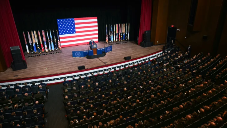 Trump exhorta a sus generales a vigilar Trump exhorta a sus generales a vigilar