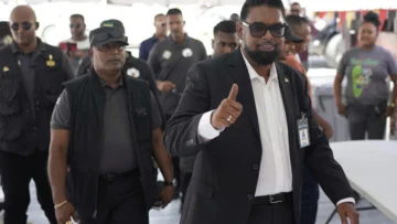 En Guyana, el presidente saliente Irfaan Ali reclama la victoria En Guyana, el presidente saliente Irfaan Ali reclama la victoria