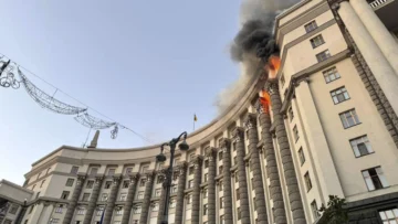 Rusia golpea la sede del gobierno de Ucrania en el mayor bombardeo de la guerra
