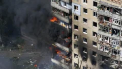 “Ningún muro nos salvará”: en el este de Ucrania, los civiles se ven obligados a huir bajo las bombas rusas