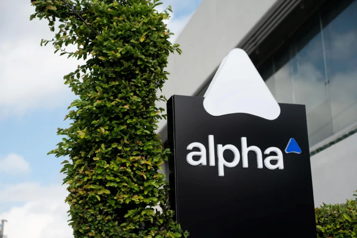 Alpha mantiene calificación “A” con perspectiva estable en el informe Feller Rate