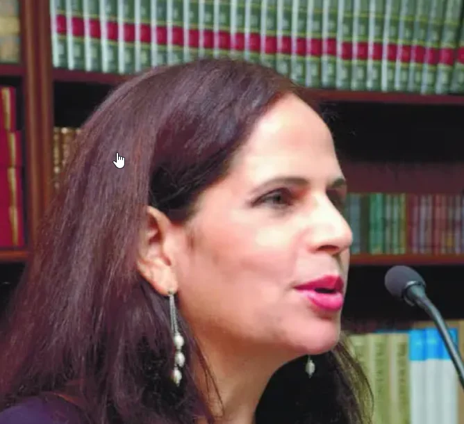  Ángela Hernández.
