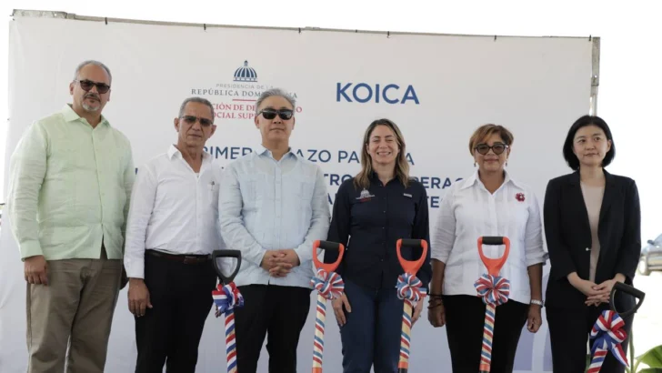 Gloria Reyes y embajador de Korea dejan empezados trabajos de construcción de Centro de Superación Comunitaria Hatillo Palma Gloria Reyes y embajador de Korea dejan empezados trabajos de construcción de Centro de Superación Comunitaria Hatillo Palma