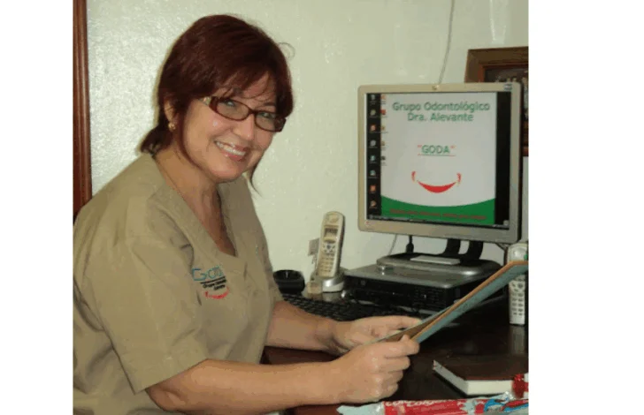 Presentan libro Sonrisas para toda la vida, de Bellamire Alevante