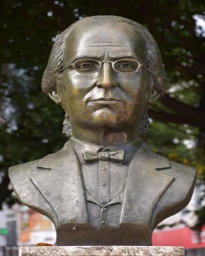  Busto del ciudadano Ulises Francisco Espaillat en el Parque Independencia, próximo al Altar de la Patria.