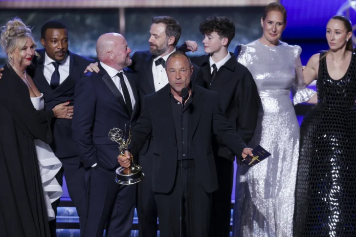 ’The Studio' bate récord en los Emmy; 'Adolescence' y 'The Pitt' completan noche histórica